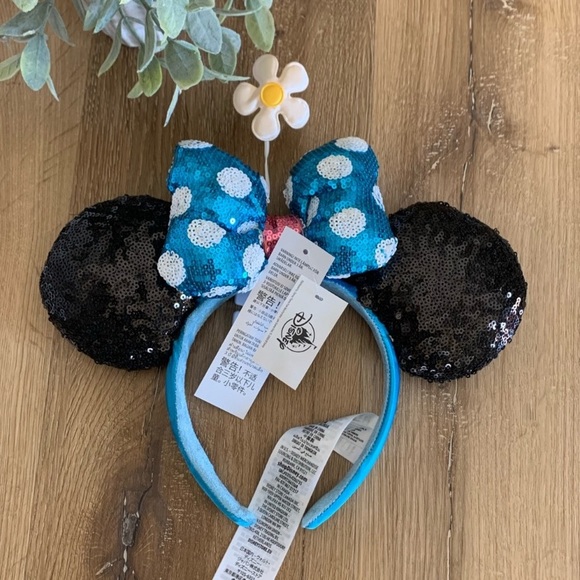 ~💙NWT Disney Parks Timeless White Daisy Blue Sequin Polka Dot Bow💙~ - Picture 2 of 5
